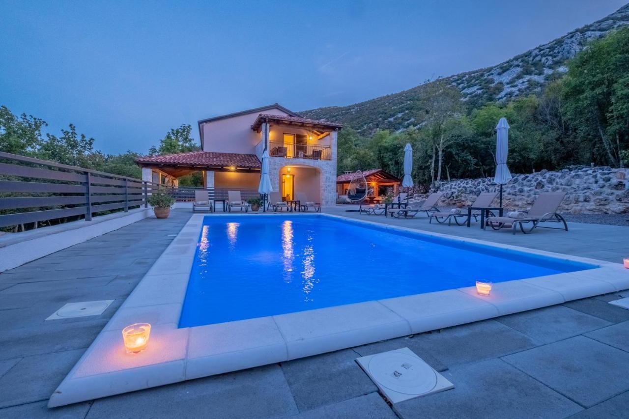 Amazing 4 Bedroom Villa With Swimming Pool And Wifi, Family Frendly Tribalj  Exteriér fotografie