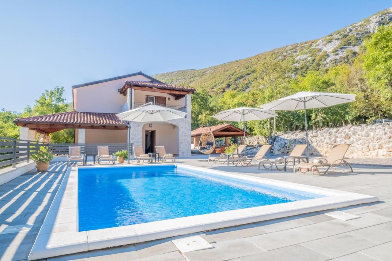 Amazing 4 Bedroom Villa With Swimming Pool And Wifi, Family Frendly Tribalj  Exteriér fotografie