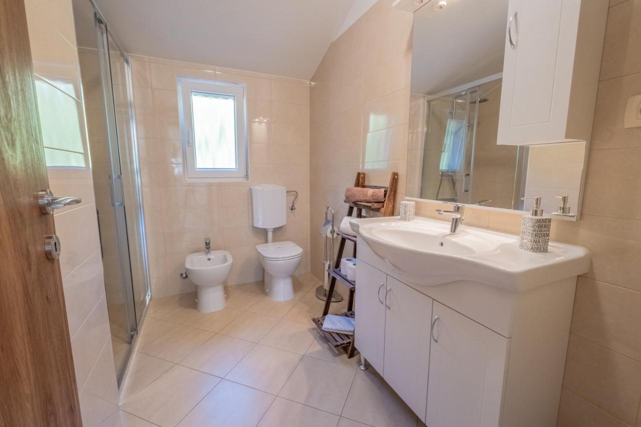 Amazing 4 Bedroom Villa With Swimming Pool And Wifi, Family Frendly Tribalj  Exteriér fotografie
