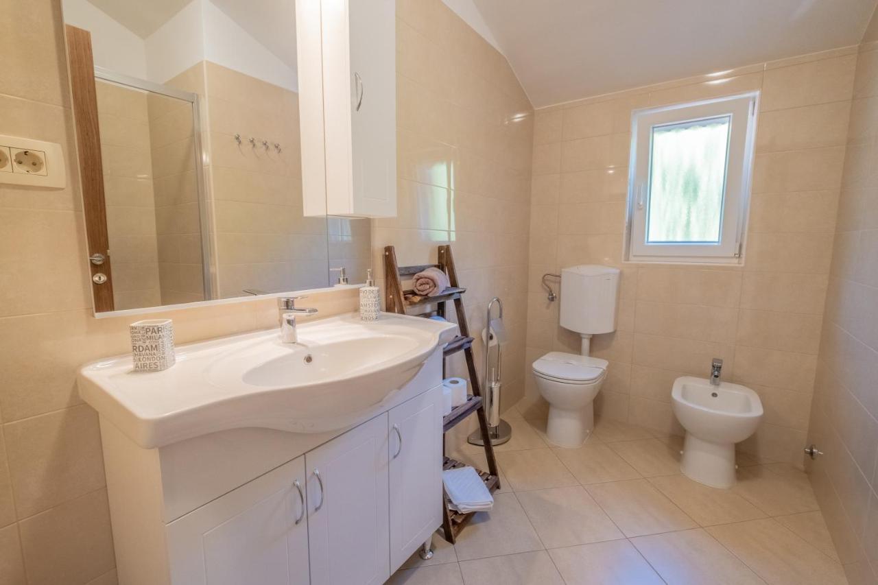 Amazing 4 Bedroom Villa With Swimming Pool And Wifi, Family Frendly Tribalj  Exteriér fotografie