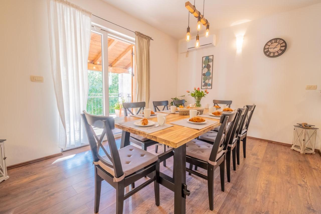 Amazing 4 Bedroom Villa With Swimming Pool And Wifi, Family Frendly Tribalj  Exteriér fotografie