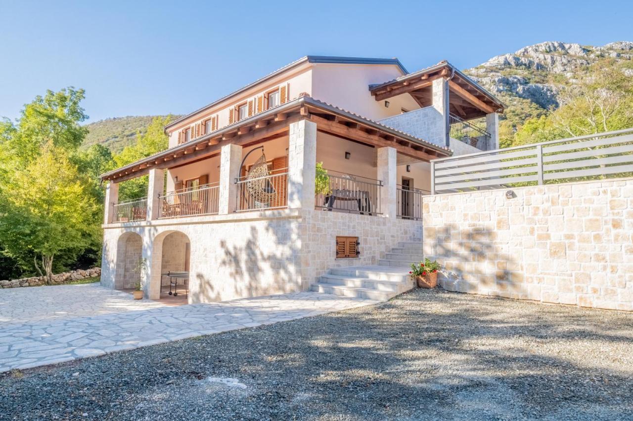 Amazing 4 Bedroom Villa With Swimming Pool And Wifi, Family Frendly Tribalj  Exteriér fotografie