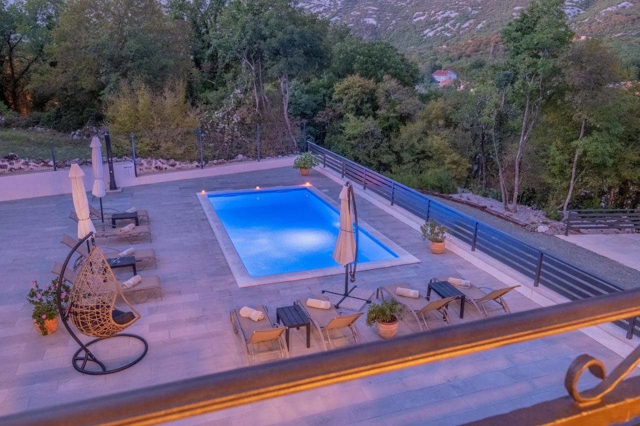 Amazing 4 Bedroom Villa With Swimming Pool And Wifi, Family Frendly Tribalj  Exteriér fotografie