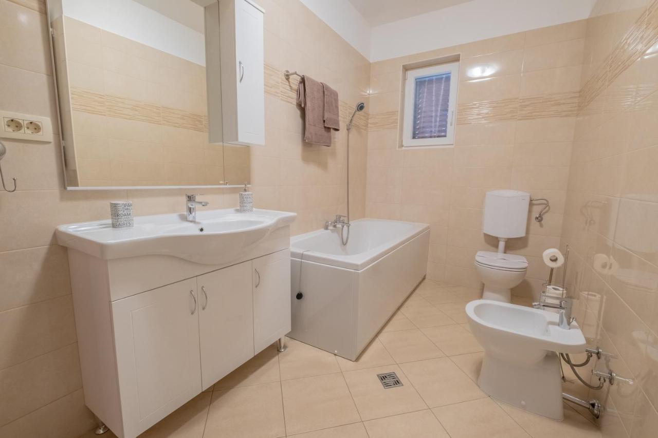 Amazing 4 Bedroom Villa With Swimming Pool And Wifi, Family Frendly Tribalj  Exteriér fotografie