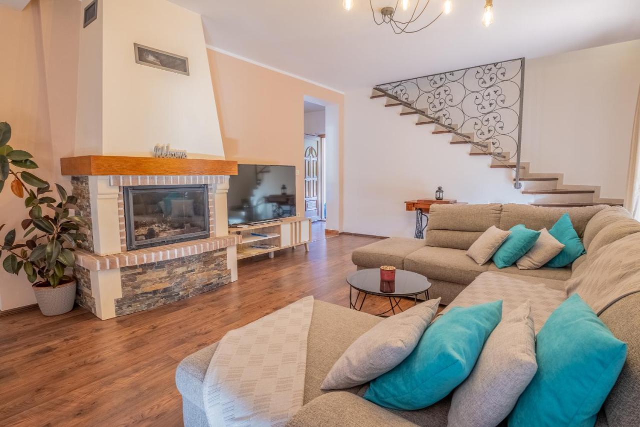 Amazing 4 Bedroom Villa With Swimming Pool And Wifi, Family Frendly Tribalj  Exteriér fotografie