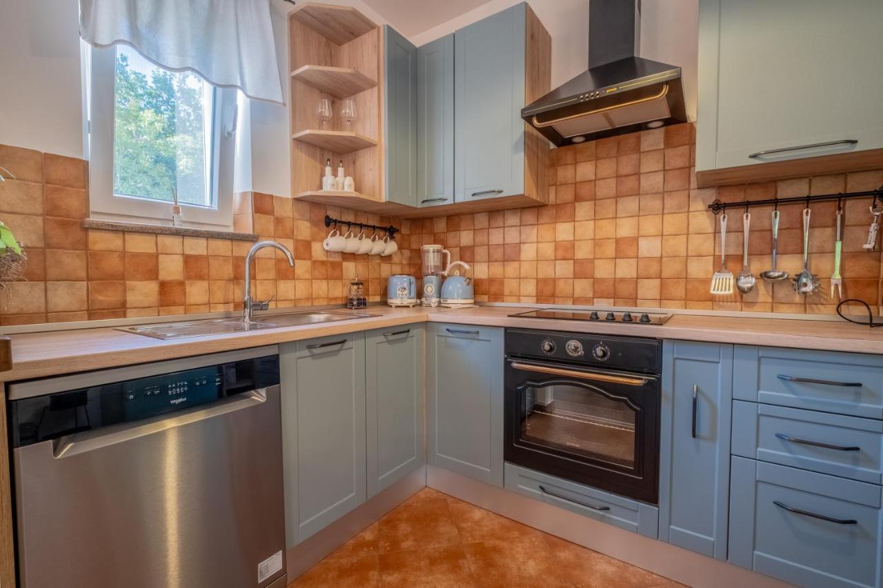 Amazing 4 Bedroom Villa With Swimming Pool And Wifi, Family Frendly Tribalj  Exteriér fotografie